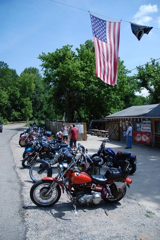 Le bar du Devils Elbow est devenu un rendez-vous privilégié des "bikers".